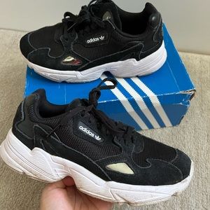 Adidas Falcón